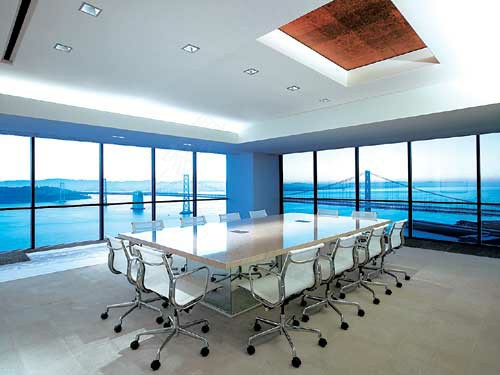 Why do coworking spaces test furniture by repeatedly dropping a 50-pound weight? 图片