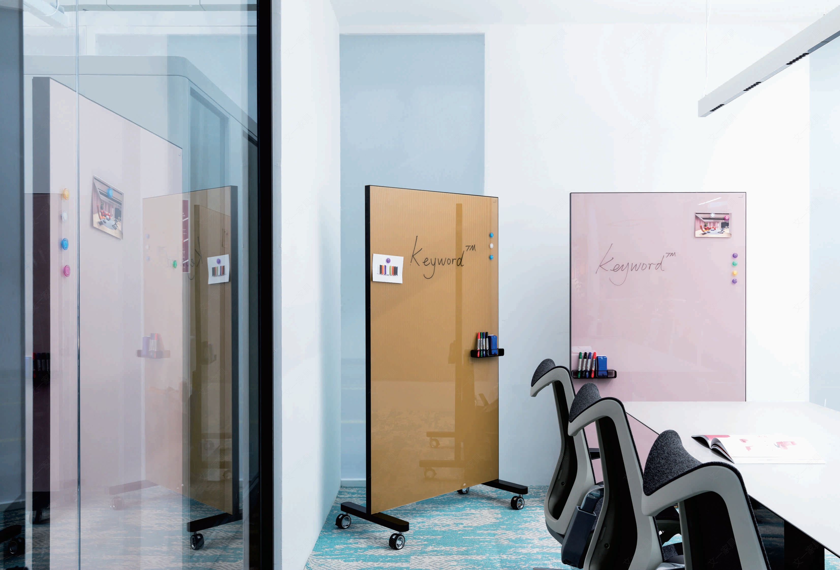 Why Does Custom Office Furniture from China Surprisingly Take 60–90 Days to Deliver? 图片